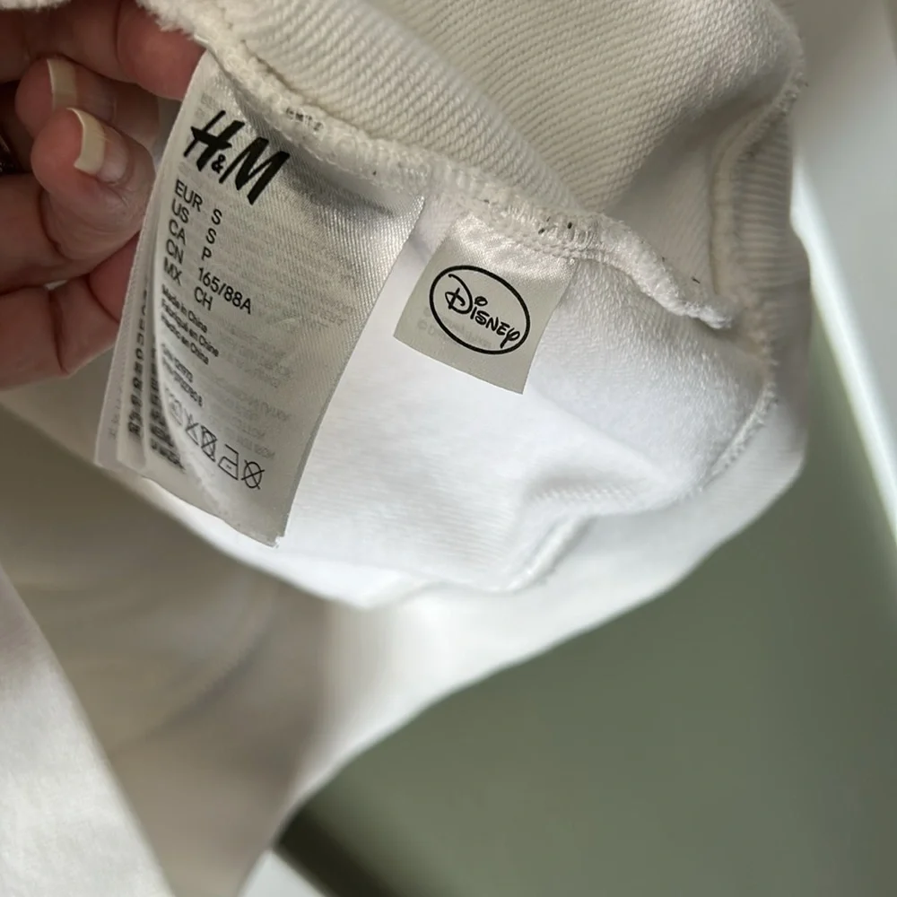 Moschino H&M Disney Collaboration Hoodie 2018 Release - Picture 15 of 17